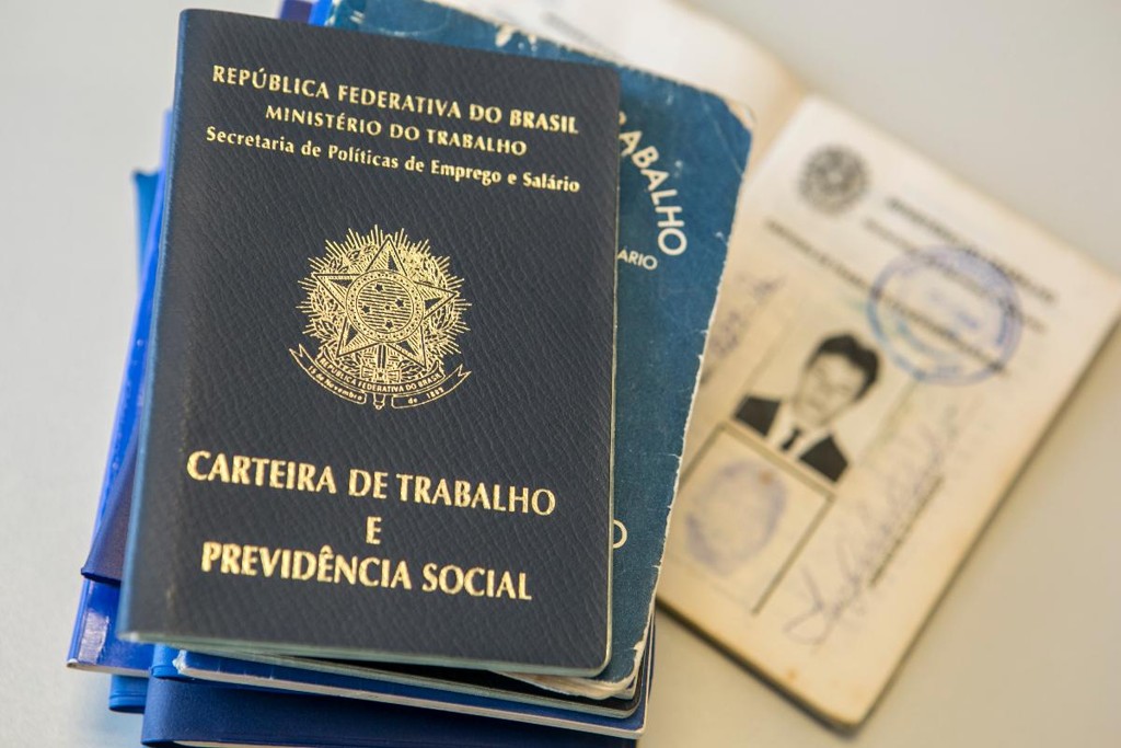 Juiz não aplica reforma trabalhista e reverte demissão em massa